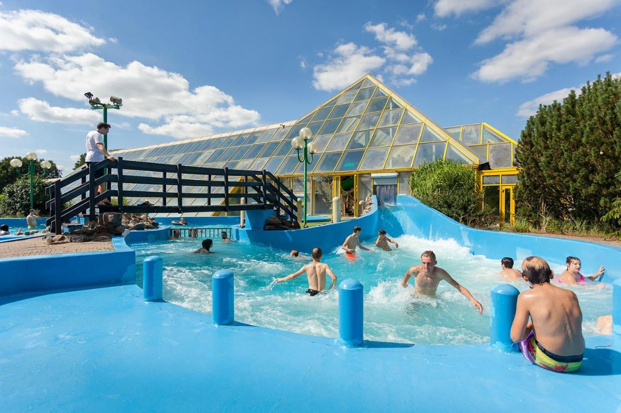 Oostappen Vakantiepark Hengelhoef Nv Hotel Aan de Wolfsberg Luaran gambar