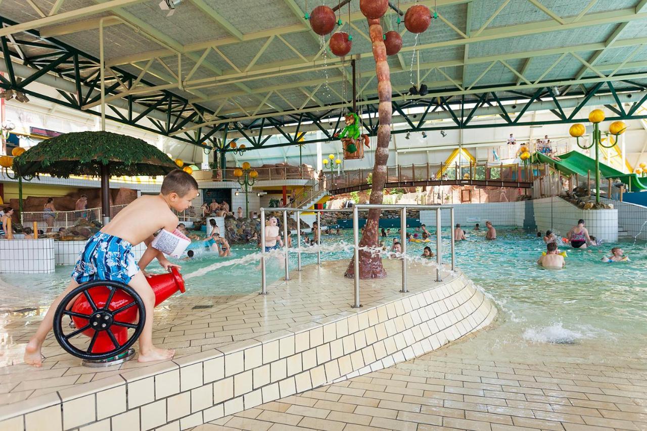Oostappen Vakantiepark Hengelhoef Nv Hotel Aan de Wolfsberg Luaran gambar