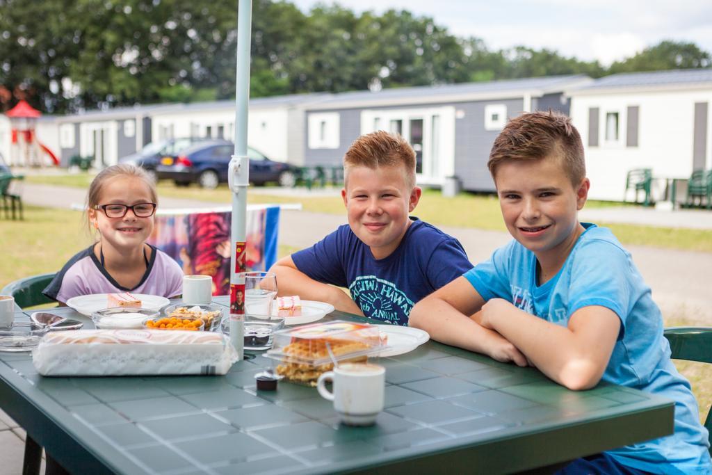 Oostappen Vakantiepark Hengelhoef Nv Hotel Aan de Wolfsberg Luaran gambar