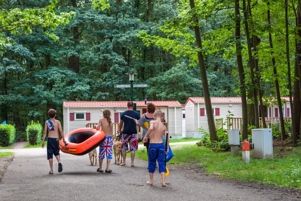 Oostappen Vakantiepark Hengelhoef Nv Hotel Aan de Wolfsberg Luaran gambar