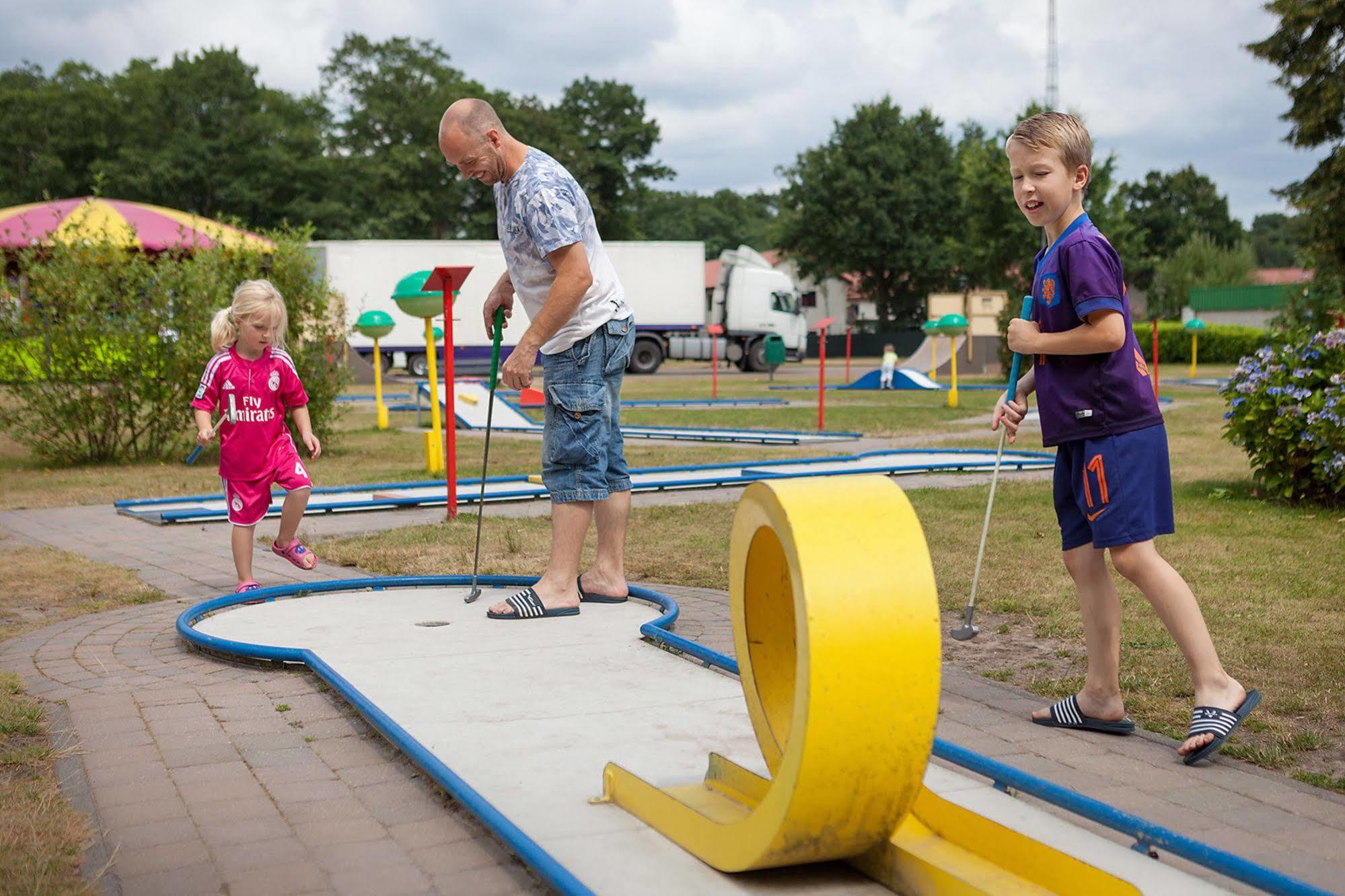 Oostappen Vakantiepark Hengelhoef Nv Hotel Aan de Wolfsberg Luaran gambar