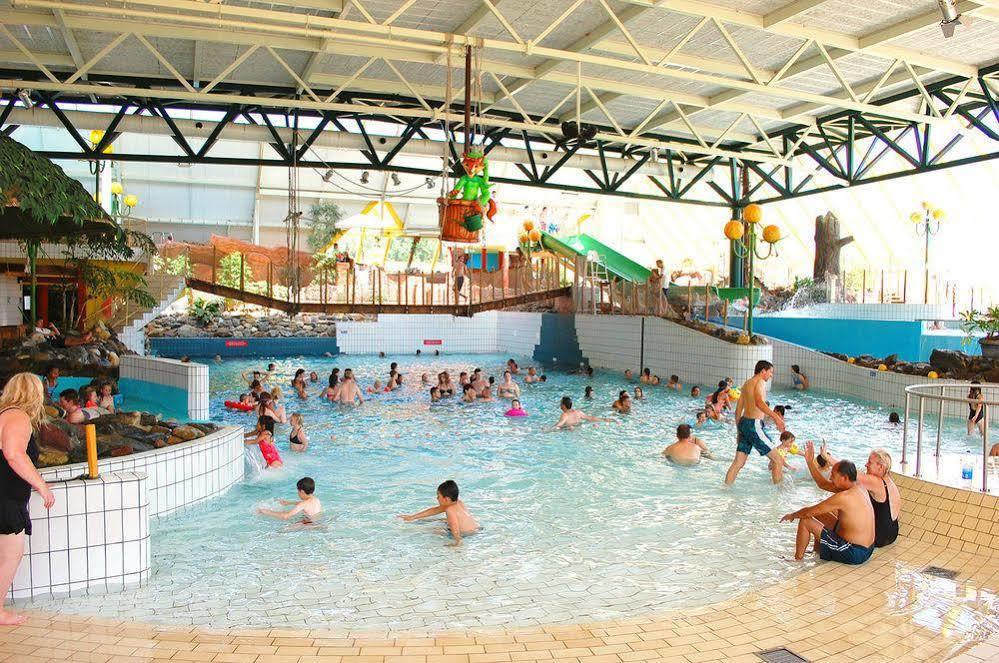 Oostappen Vakantiepark Hengelhoef Nv Hotel Aan de Wolfsberg Luaran gambar